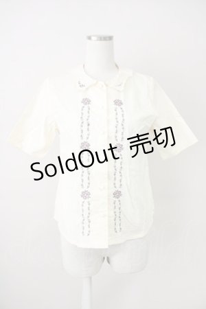 画像: Fi.n.t / フロント小花刺繍ブラウス  アイボリー T-25-04-21-004-CA-BL-SA-ZI