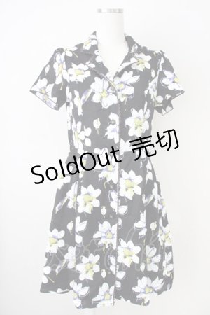 画像: axes femme / 花柄レトロシャツワンピース  黒Ｘ白 T-25-04-21-013-AX-OP-SA-ZI