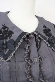 画像6: axes femme POETIQUE / 薔薇ブーケ刺繍入りブラウス  グレー T-25-04-21-014-AX-BL-SA-ZI (6)