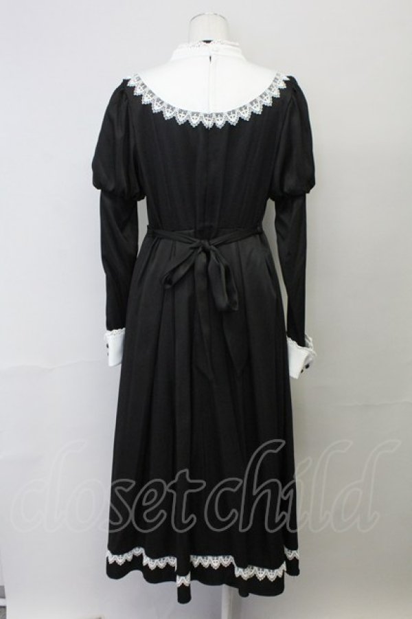 画像2: Alice Girl / カトラリーリボンタイ長袖ワンピース XL 黒Ｘ白 T-25-04-23-002-EL-OP-SA-ZT (2)