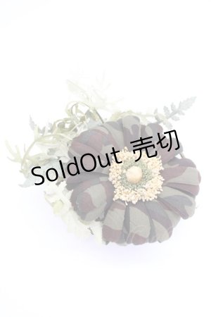 画像: WONDERFUL WORLD / 迷彩マーガレットコサージュ  グリーン T-25-04-25-001-LO-ZA-SA-ZT