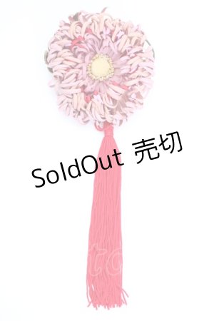 画像: WONDERFUL WORLD / タッセル付き菊コサージュ  ピンク T-25-04-25-005-LO-ZA-SA-ZT