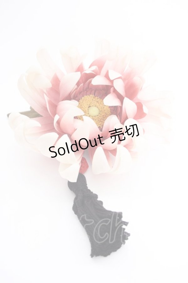 画像1: WONDERFUL WORLD / ビーズタッセル付き菊コサージュ  ホワイト T-25-04-25-010-LO-ZA-SA-ZT (1)