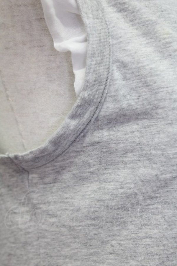 画像4: Jane Marple / 額縁プリントノースリーブカットソー  グレーＸ白 T-25-06-06-011-JM-TO-SA-ZT129 (4)