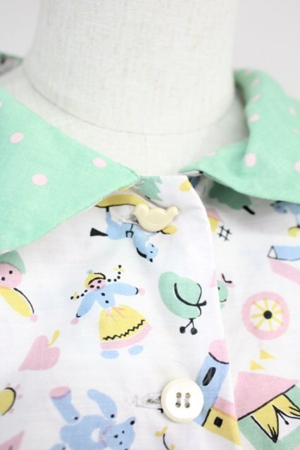 画像4: Jane Marple / おもちゃ総柄半袖ワンピース  白Ｘグリーン T-25-06-09-032-JM-OP-SA-ZT151 (4)