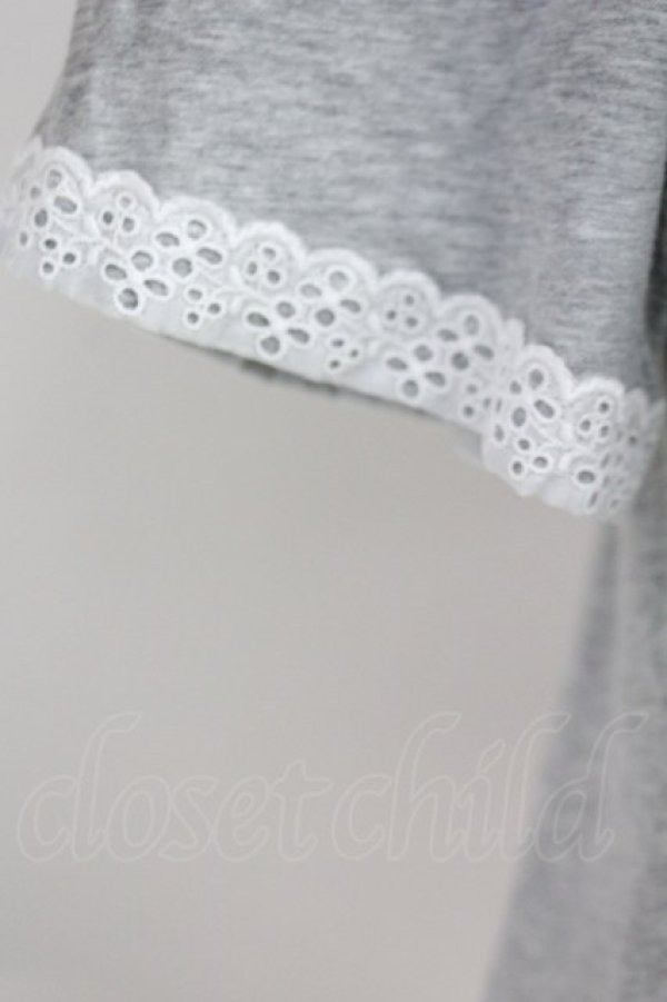 画像5: Jane Marple Dans Le Salon / フロントレース半袖カーディガン  グレーＸ白 T-25-06-09-008-JM-TO-SA-ZT018 (5)