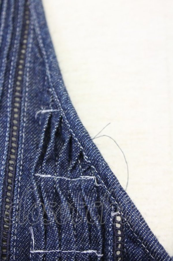 画像3: PINK HOUSE / デニムノーカラーピンタックブラウス  ブルー T-25-06-21-003-LO-SK-SA-ZT068 (3)