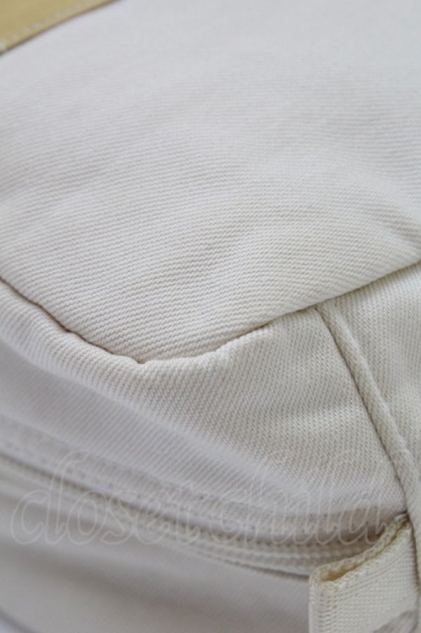 画像7: Karl Helmut / ワッペン使いポーチ  アイボリー T-25-06-28-013-EL-ZA-OW-ZT-K015 (7)