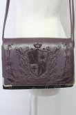 画像2: metamorphose / エンブレム刺繍ポシェット  ブラウン T-25-06-28-006-ME-BG-IG-ZT171 (2)