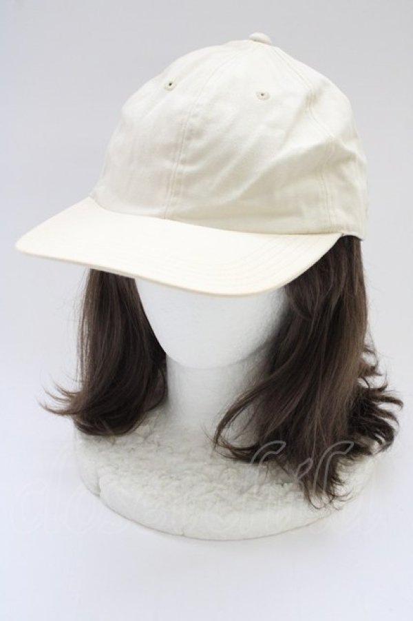 画像1: Karl Helmut / ワッペン使いキャップ  アイボリー T-25-06-29-006-EL-AC-OW-ZT-K007 (1)