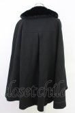 画像2: axes femme / ファー襟付ケープコート  ブラック T-25-07-31-001-AX-JA-SA-ZT (2)