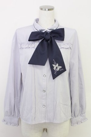 画像: axes femme / バラブーケ刺繍リボンブラウス  ラベンダー T-25-07-31-007-AX-BL-SA-ZT