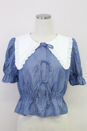 画像: axes femme POETIQUE / ビッグフリル襟リボンブラウス  サックスＸ白 T-25-07-31-008-AX-BL-SA-ZT