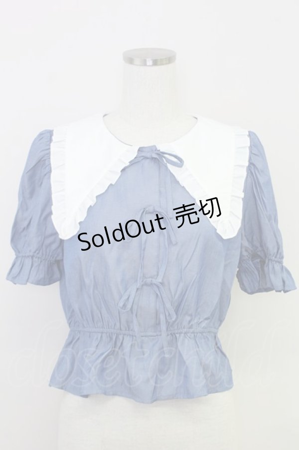 画像1: axes femme POETIQUE / ビッグフリル襟リボンブラウス  サックスＸ白 T-25-07-31-008-AX-BL-SA-ZT074 (1)