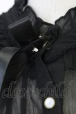 画像5: axes femme / カメオ×ジャボブローチ付ブラウス  ブラック T-25-07-31-011-AX-BL-SA-ZT (5)