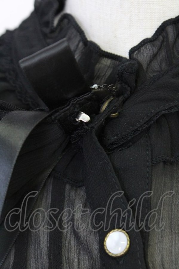 画像5: axes femme / カメオ×ジャボブローチ付ブラウス  ブラック T-25-07-31-011-AX-BL-SA-ZT (5)