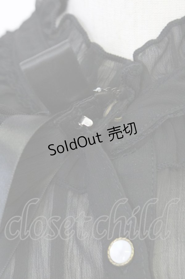 画像5: axes femme / カメオ×ジャボブローチ付ブラウス  ブラック T-25-07-31-011-AX-BL-SA-ZT074 (5)