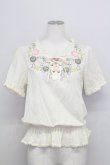 画像1: axes femme / 胸元刺繍編み上げトップス  アイボリー T-25-08-12-002-AX-TO-SA-ZI (1)