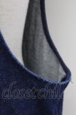 画像4: KANEKO ISAO / 裾ロゴ刺繍デニムジャンパースカート  青デニム T-25-08-21-012-EL-OP-SA-ZT (4)