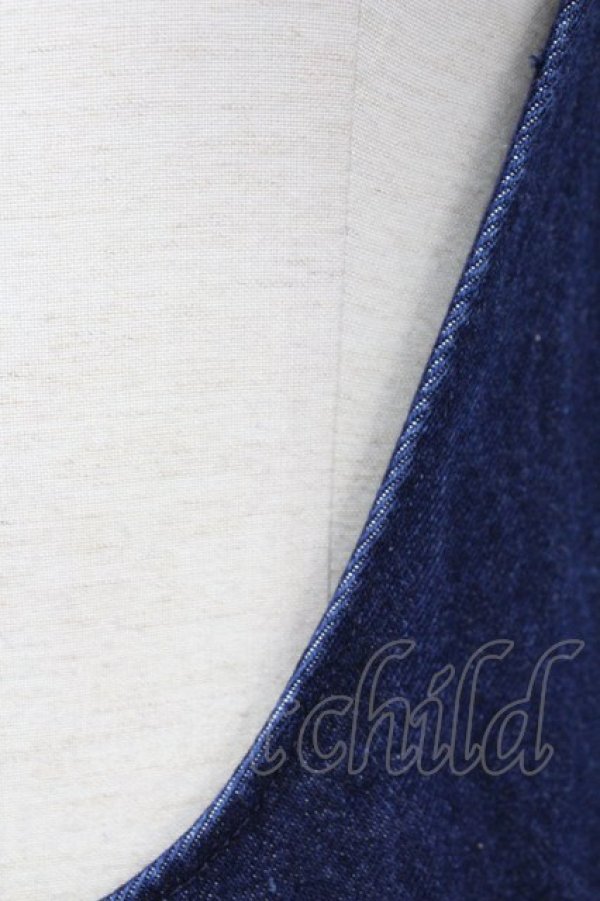 画像6: KANEKO ISAO / 裾ロゴ刺繍デニムジャンパースカート  青デニム T-25-08-21-012-EL-OP-SA-ZS (6)
