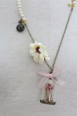 画像2: metamorphose / フラワーモチーフパールネックレス  アイボリー T-25-08-21-015-ME-AC-SA-ZT (2)