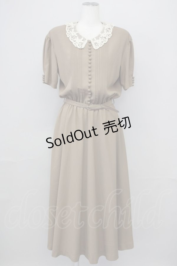 画像1: INGEBORG / レース襟半袖ワンピース  ベージュ T-25-08-24-014-LO-OP-SA-ZI (1)