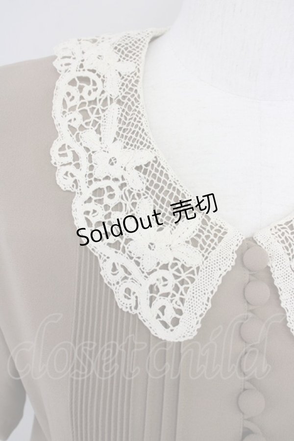 画像3: INGEBORG / レース襟半袖ワンピース  ベージュ T-25-08-24-014-LO-OP-SA-ZI (3)