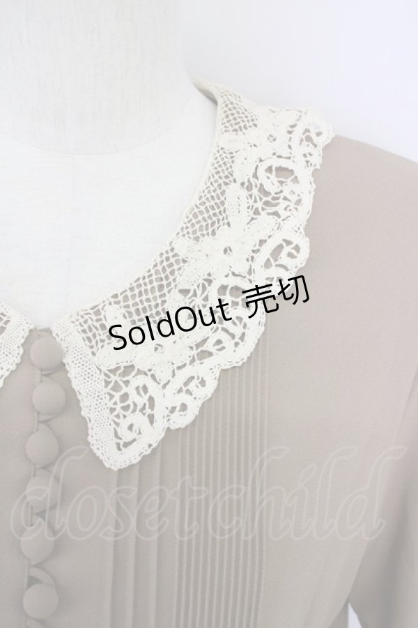 画像4: INGEBORG / レース襟半袖ワンピース  ベージュ T-25-08-24-014-LO-OP-SA-ZI (4)