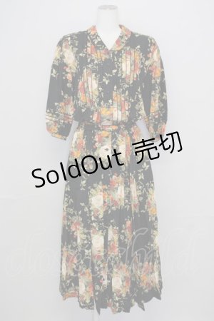 画像: INGEBORG / 琵琶ベリー薔薇ブーケプリントワンピース  黒 T-25-08-24-018-LO-OP-SA-ZI