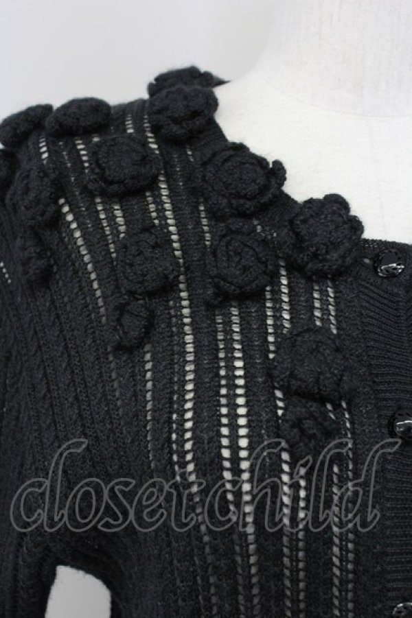 画像4: INGEBORG / カメリアモチーフ半袖ニットカーディガン  黒 T-25-08-30-006-LO-TO-SA-ZI (4)