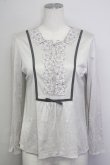画像1: INGEBORG / カメリアワッペン刺繍デザインカットソー  グレー T-25-08-30-022-LO-TO-SA-ZI (1)