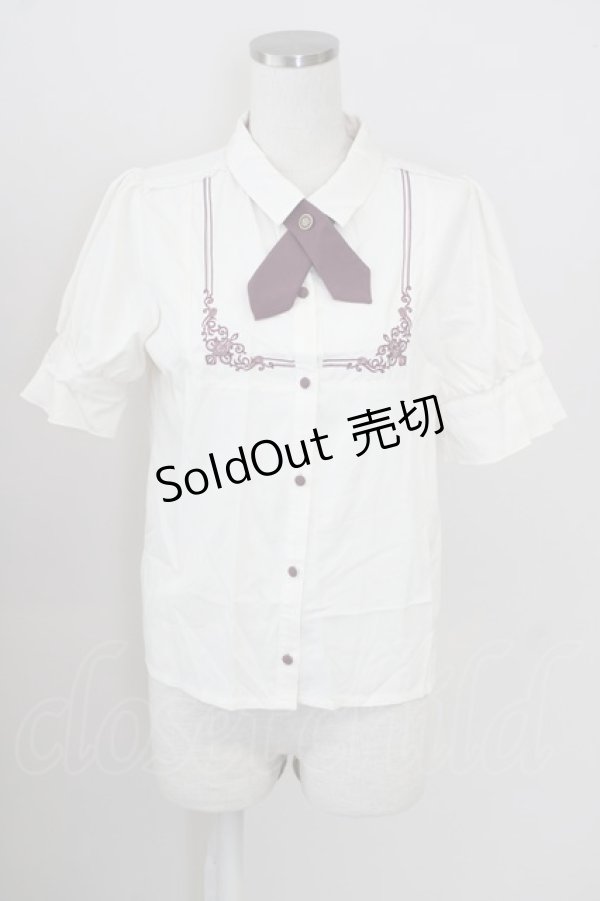 画像1: axes femme / クロスタイ付き刺繍ブラウス  キナリ T-25-09-05-003-AX-BL-SA-ZI (1)