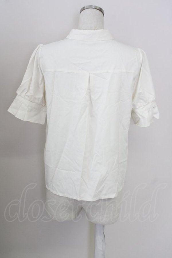 画像2: axes femme / クロスタイ付き刺繍ブラウス  キナリ T-25-09-05-003-AX-BL-SA-ZI (2)