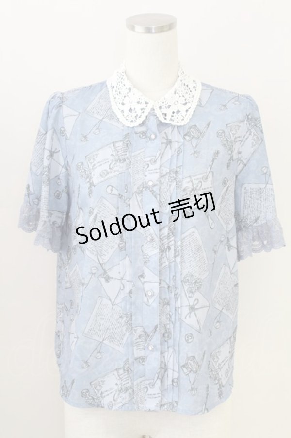 画像1: axes femme POETIQUE / プリュムプリントレース襟ブラウス  ブルー T-25-09-05-012-AX-TO-SA-ZI (1)