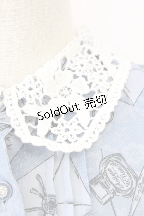 画像3: axes femme POETIQUE / プリュムプリントレース襟ブラウス  ブルー T-25-09-05-012-AX-TO-SA-ZI (3)