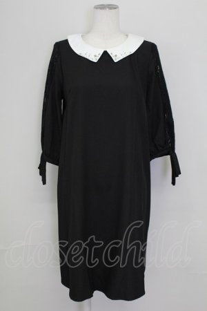 画像: axes femme / ビジュー襟&レース切り替え袖ワンピース  黒Ｘ白 T-25-09-15-012-AX-OP-SA-ZT