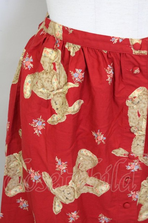 画像3: PINK HOUSE / うさぎぬいぐるみ柄前開きスカート  レッド T-25-09-26-014-LO-SK-SA-ZT442 (3)