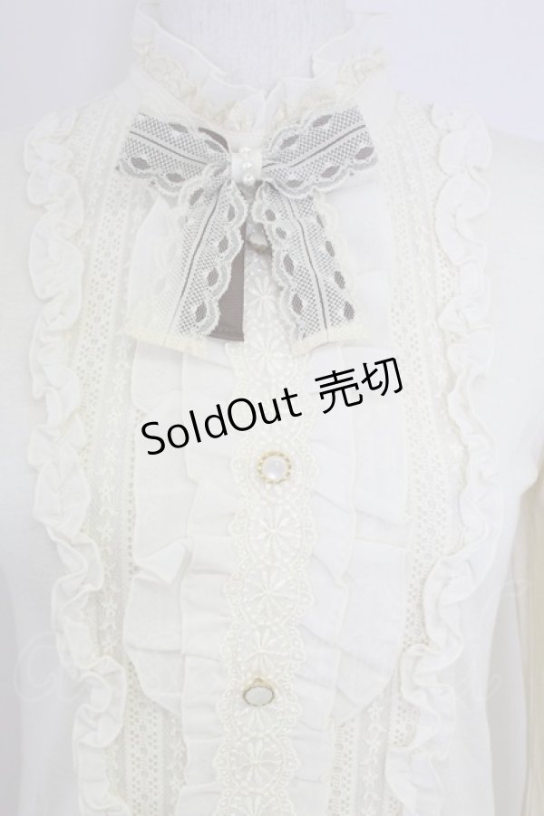 画像3: axes femme / リボンブローチ付きブラウス風プルオーバー  キナリ T-25-10-01-005-AX-TO-HS-ZS (3)