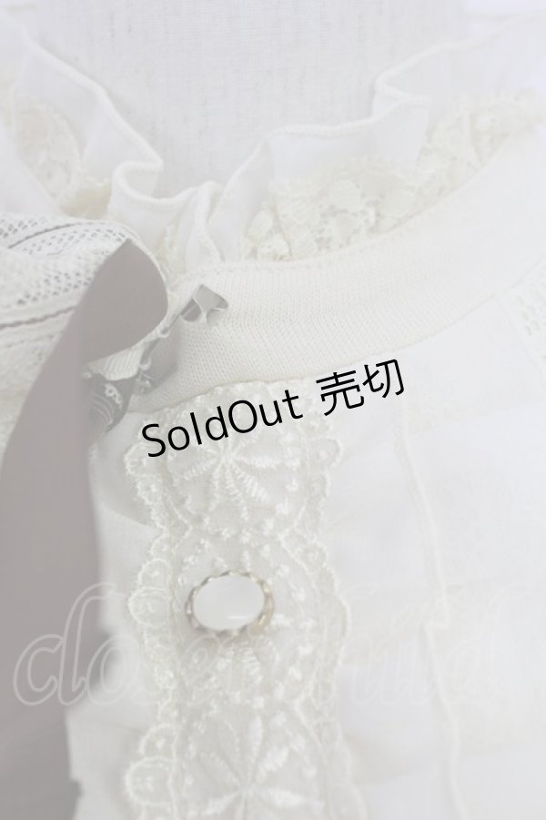 画像4: axes femme / リボンブローチ付きブラウス風プルオーバー  キナリ T-25-10-01-005-AX-TO-HS-ZS (4)