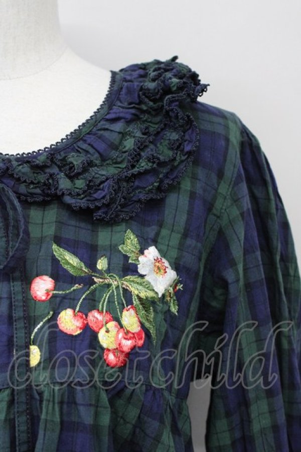 画像3: PINK HOUSE / 野ばらとチェリー刺繍タータンブラウス  グリーン T-25-10-10-016-LO-BL-SA-ZT215 (3)