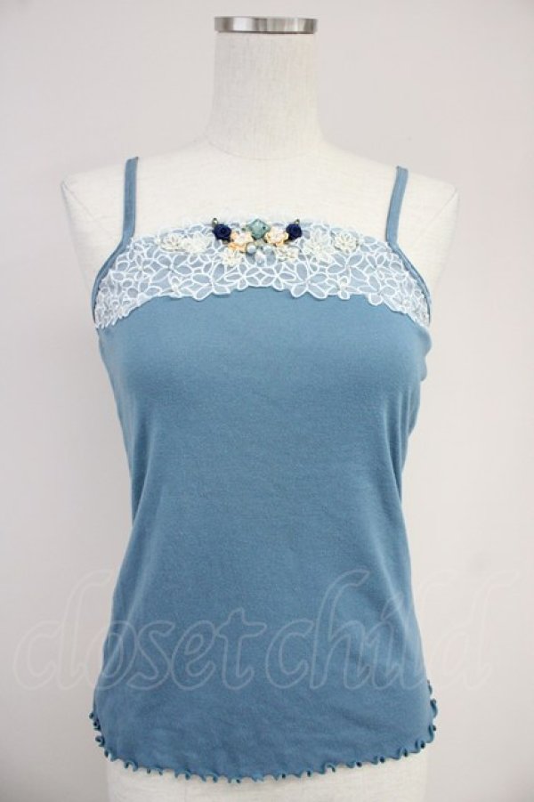 画像1: axes femme / フラワーレース巻き薔薇キャミトップス  サックスＸ白 T-25-10-19-011-AX-TO-SA-ZI (1)