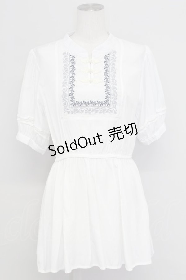 画像1: axes femme / チャイナボタン×刺繍チュニ M シロ T-25-10-24-004-AX-OP-SA-ZT389 (1)