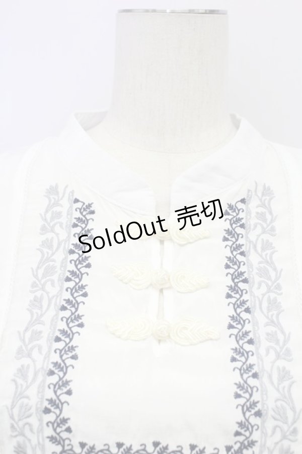 画像4: axes femme / チャイナボタン×刺繍チュニ M シロ T-25-10-24-004-AX-OP-SA-ZT389 (4)