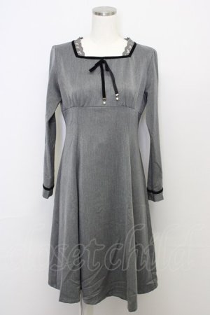 画像: Fi.n.t / ハイウエスト切替ベロアリボン使いワンピース【洗える】  グレー T-25-10-25-017-CA-OP-SA-ZT423