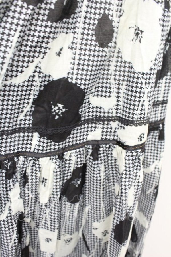 画像4: PINK HOUSE / フラワー千鳥柄スカート  黒X白 T-25-10-29-008-LO-SK-SA-ZT (4)