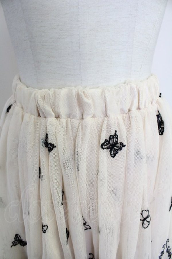 画像4: axes femme / 蝶々刺繍チュールスカート  アイボリーＸ黒 T-25-10-30-035-AX-SK-SA-ZT (4)