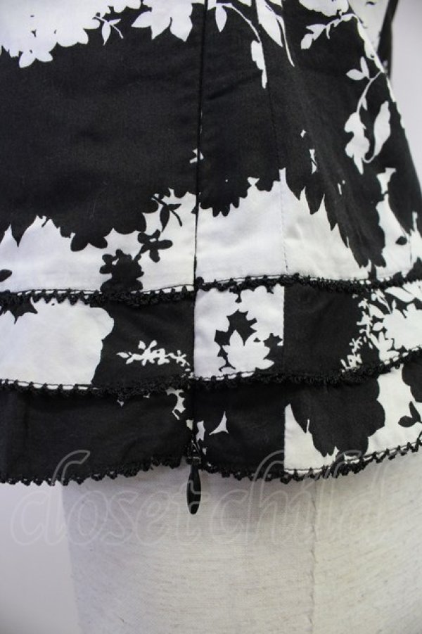 画像4: INGEBORG / シルエットフラワーブーケ半袖ブラウス M 黒Ｘ白 T-25-10-30-014-LO-BL-SA-ZT (4)