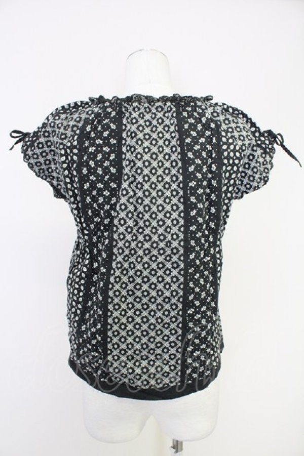 画像2: PINK HOUSE / パッチワーク風プリント半袖ブラウス  黒Ｘ白 T-25-10-30-016-LO-BL-SA-ZT (2)