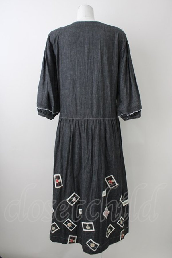 画像2: PINK HOUSE / ワッペンデニムワンピース  黒デニム T-25-11-09-032-LO-OP-SA-ZT423 (2)