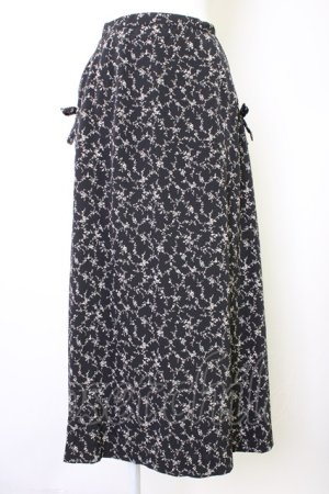 画像: INGEBORG / リボン付小花柄スカート  ブラック T-25-11-09-048-LO-SK-SA-ZT